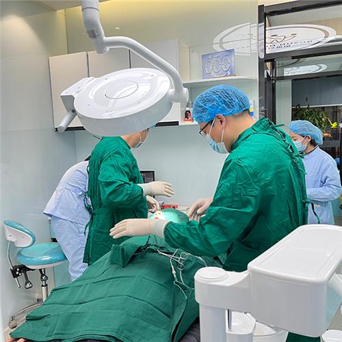 口腔種植手術(shù)準備中